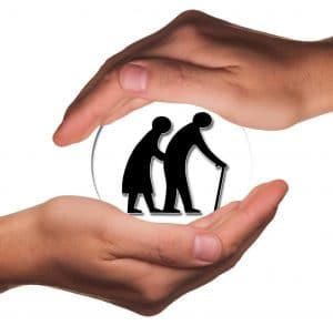 Une illustration d'un couple âgé entouré de deux mains